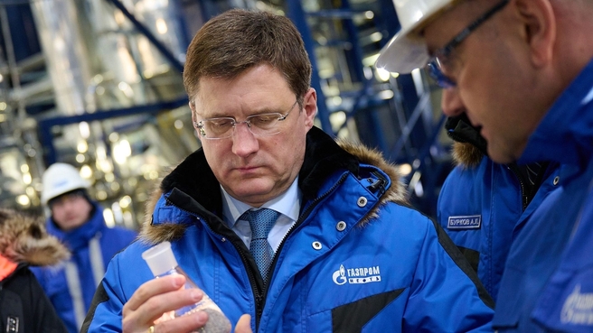 Александр Новак посетил Омский НПЗ «Газпром нефти»