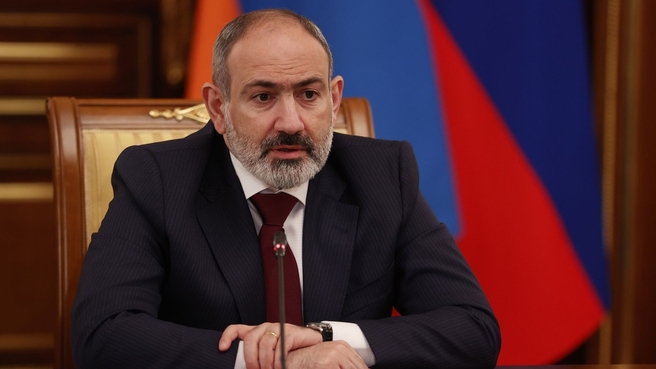 Премьер-министром Республики Армения Николо Пашинян на встрече с Михаилом Мишустиным