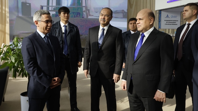 Михаил Мишустин и Премьер-министр Узбекистана Абдулла Арипов ознакомились в Самарканде с национальной отраслевой выставкой «Сделано в Узбекистане»