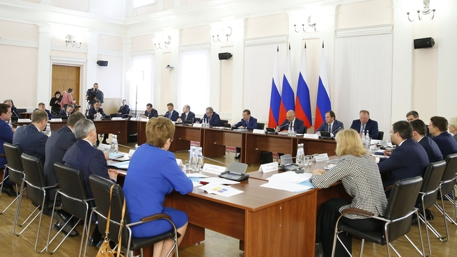 Совещание о мерах по обеспечению сбалансированного социально-экономического развития субъектов Российской Федерации