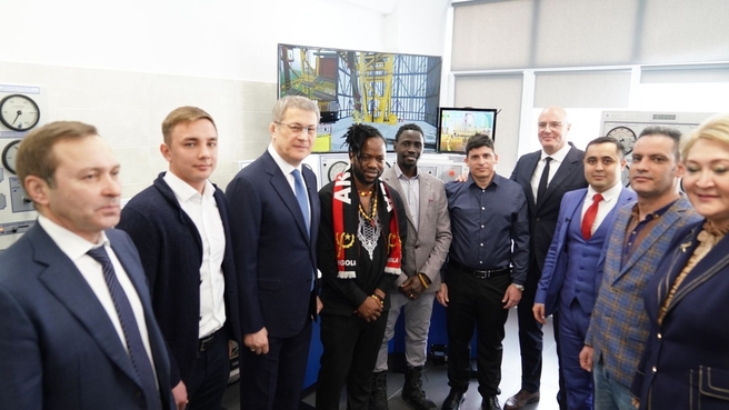 Дмитрий Чернышенко и глава Башкортостана Радий Хабиров встретились с иностранными студентами Уфимского государственного нефтяного технического университета