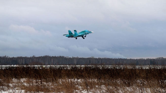 Российские авиастроители передали Вооружённым Силам партию фронтовых бомбардировщиков. Су-34 – уникальная машина с высокими лётно-техническими характеристиками, которая хорошо зарекомендовала себя в ходе реальных боевых действий
