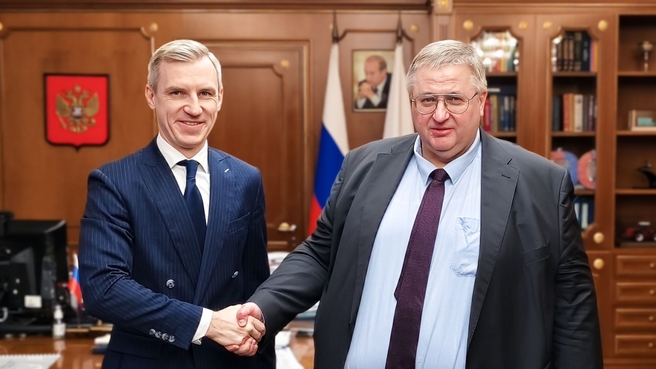 Алексей Оверчук провёл встречу с губернатором Смоленской области Василием Анохиным