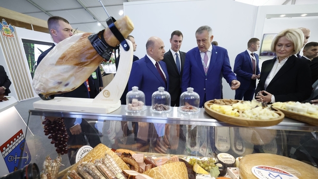 Михаил Мишустин осмотрел экспозицию XXV Российскую агропромышленную выставку «Золотая осень»