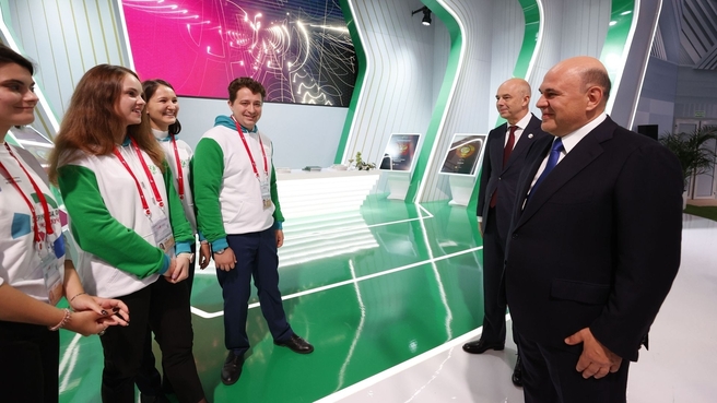 Mikhail Mishustin attended the Moscow Financial Forum. With Finance Minister Anton Siluanov and university students – winners of financial contests and representatives of the youth resources of the Finance Ministry