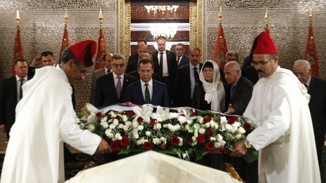 Laying a wreath at the tomb of King Mohammed V