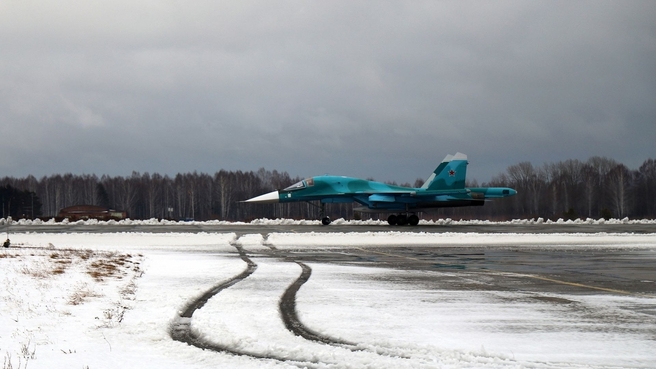 Российские авиастроители передали Вооружённым Силам партию фронтовых бомбардировщиков. Су-34 – уникальная машина с высокими лётно-техническими характеристиками, которая хорошо зарекомендовала себя в ходе реальных боевых действий
