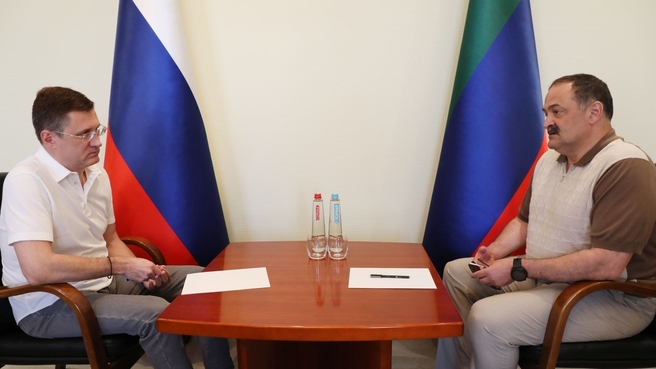 Рабочая встреча Александра Новака с временно исполняющим обязанности главы Республики Дагестан Сергеем Меликовым