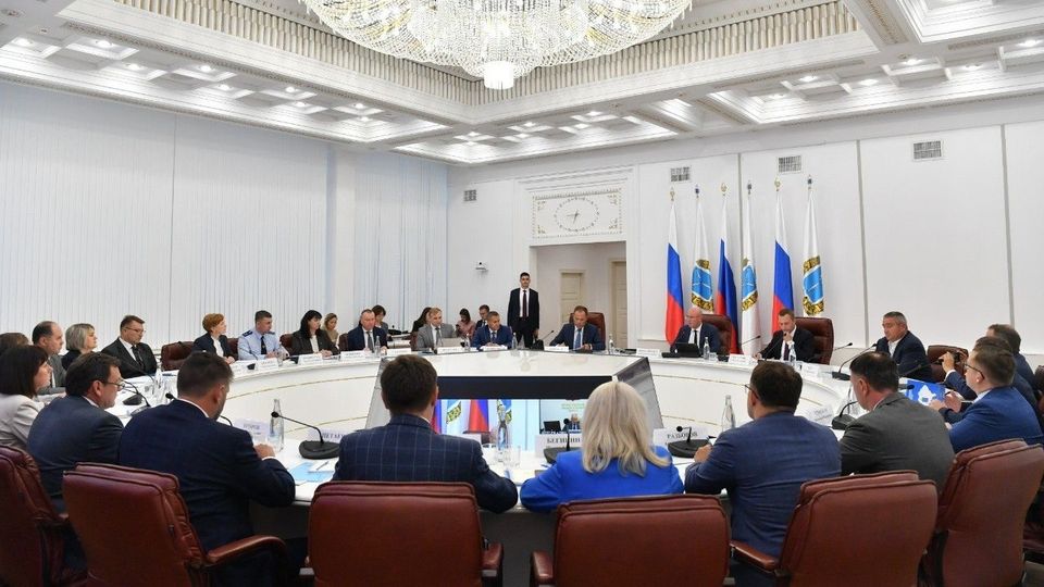 Дмитрий Чернышенко и полномочный представитель Президента в ПФО Игорь Комаров провели совещание по социально-экономическому развитию региона