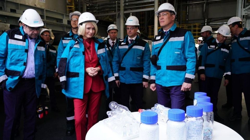 Виктория Абрамченко приняла участие в запуске производства по переработке пластика