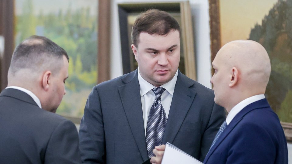 Дмитрий Чернышенко провёл рабочую встречу с губернатором Омской области Виталием Хоценко