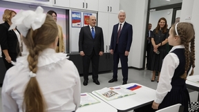 Михаил Мишустин посетил московскую школу №1579 в День знаний