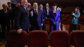 Михаил Мишустин посетил Азербайджанский государственный академический русский драматический театр имени Самеда Вургуна